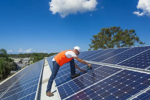 Cleaning solar panels properly to maintain energy output in Pakistan